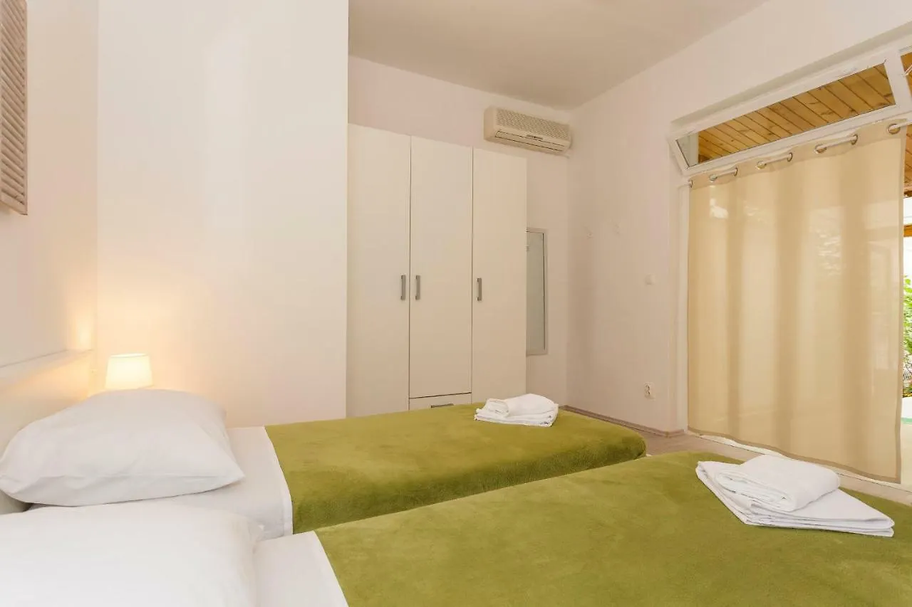 Studio Leon-Sara Split Apartment