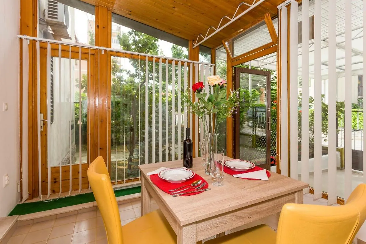 Studio Leon-Sara Split Apartment